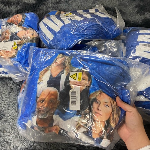 New Grey’s Anatomy 50x60” ultra soft blanket - Picture 2 of 2